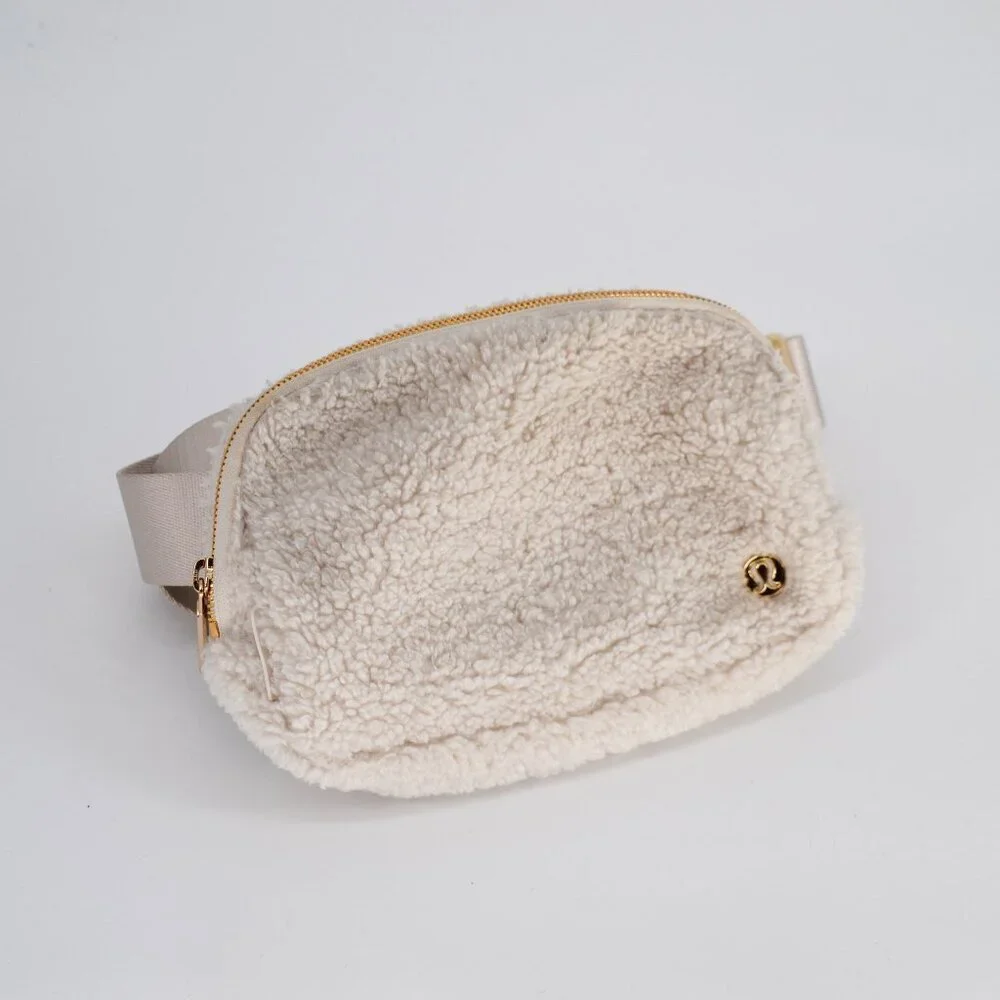 Lululemon Everywhere Belt Bag 1L Fleece Fanny Pack Adjustable Strap in White